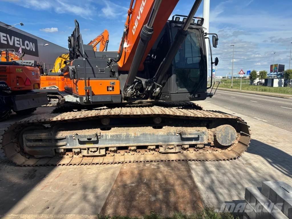 Develon DX300LC-7K Kāpurķēžu ekskavatori