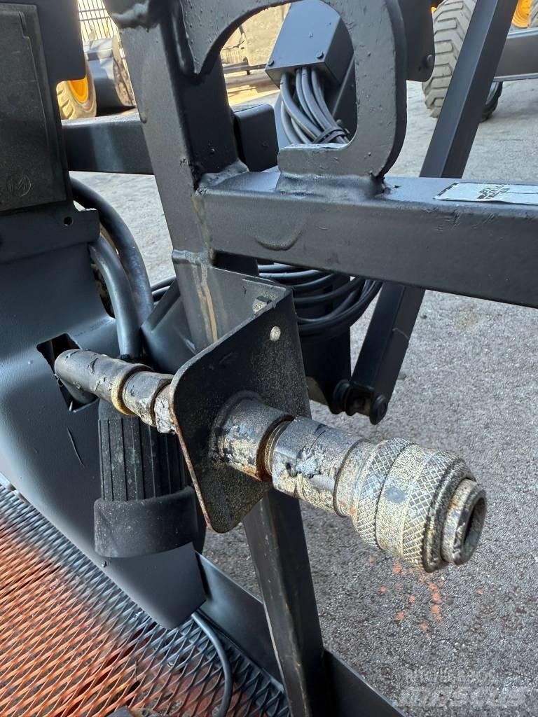 JLG 600 AJ Strēles pacēlāji
