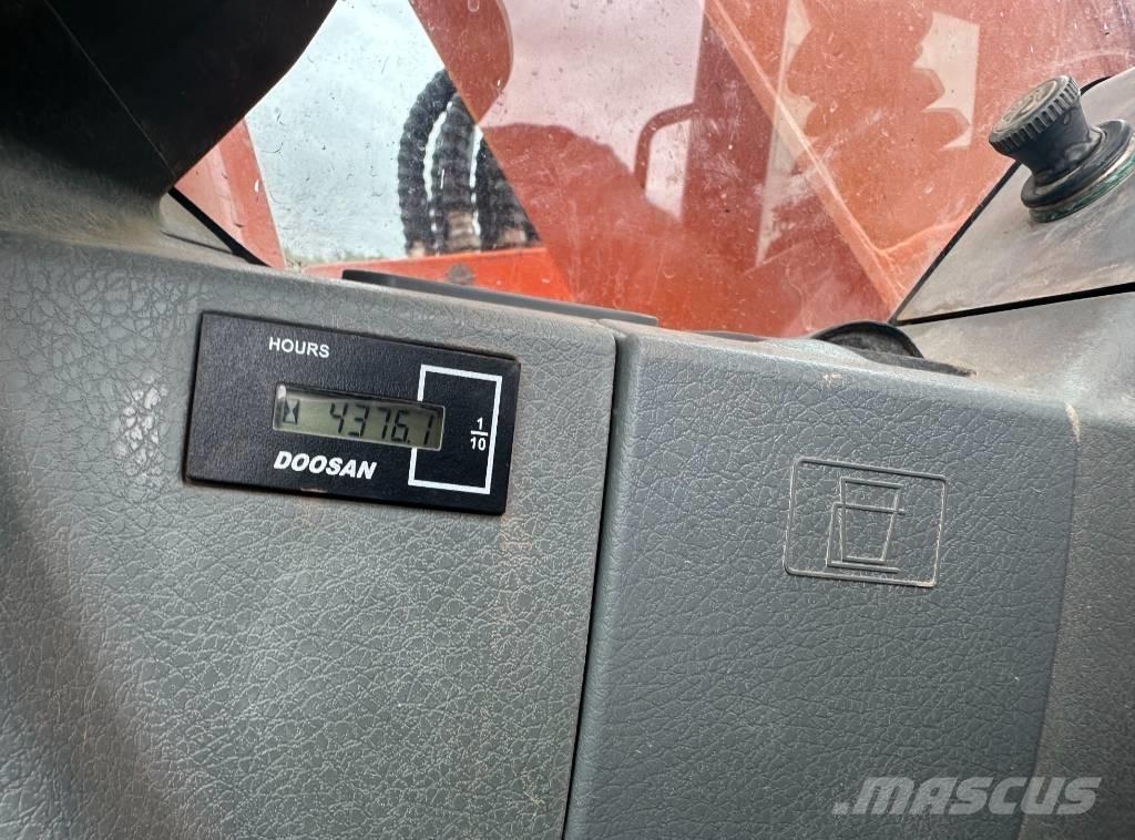 Doosan DX 140 LCR-3 Kāpurķēžu ekskavatori