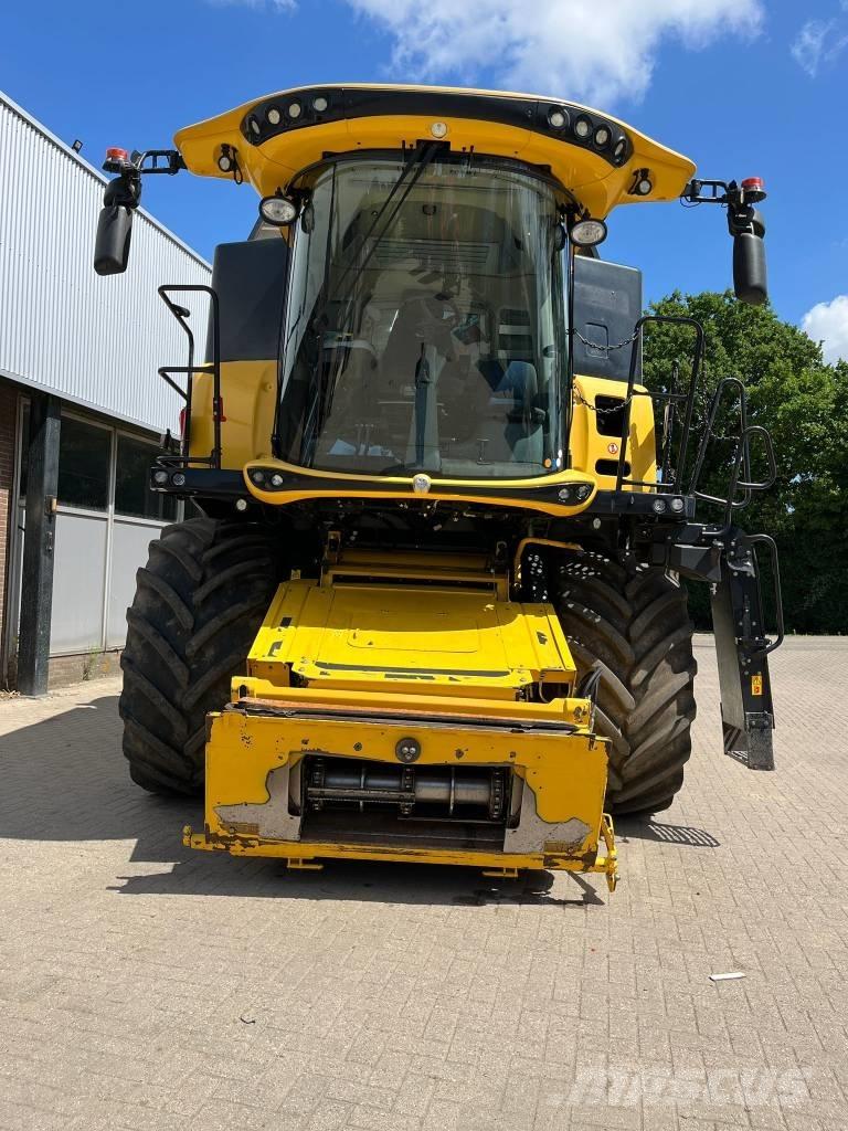New Holland CR 8.80 Ražas novākšanas kombaini