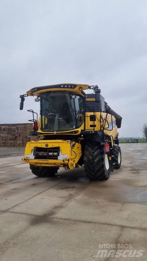 New Holland CR 8.80 Ražas novākšanas kombaini