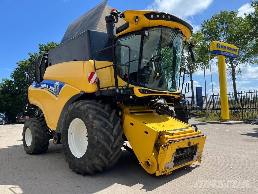New Holland CR 8.80 Ražas novākšanas kombaini