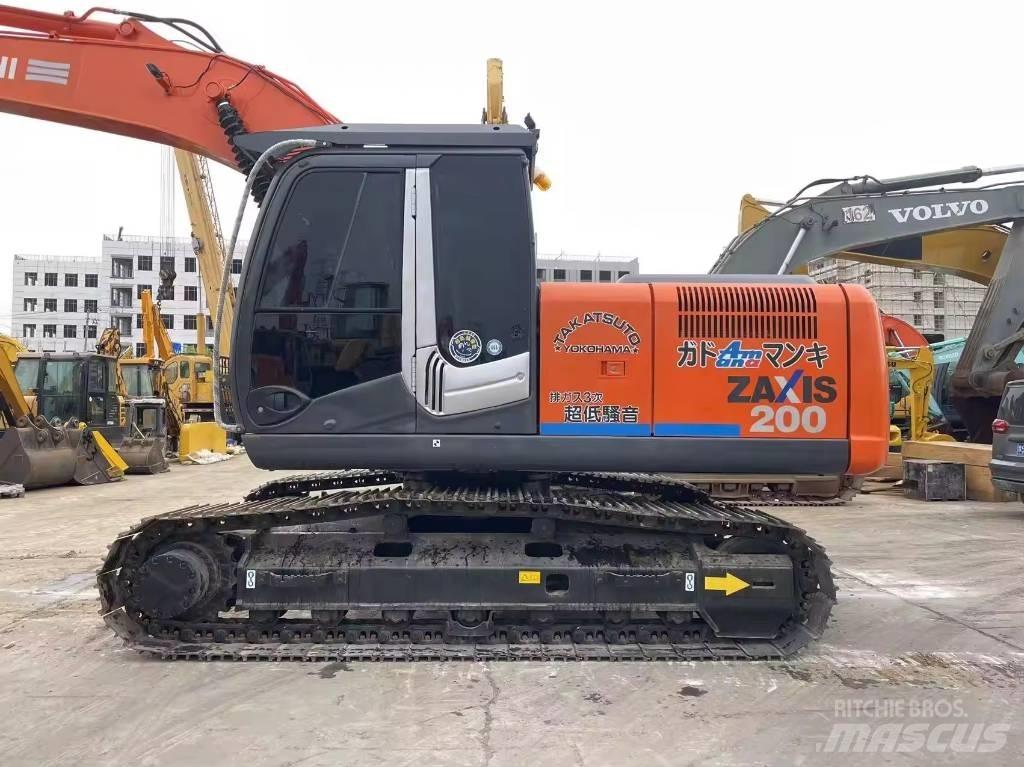 Hitachi ZX 200 Kāpurķēžu ekskavatori