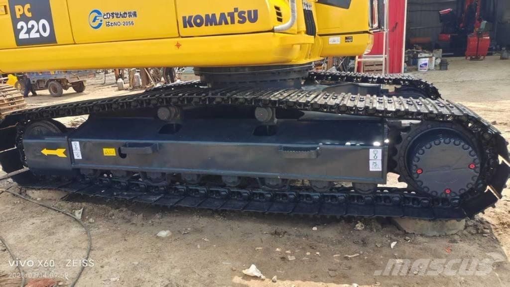 Komatsu 220 Kāpurķēžu ekskavatori