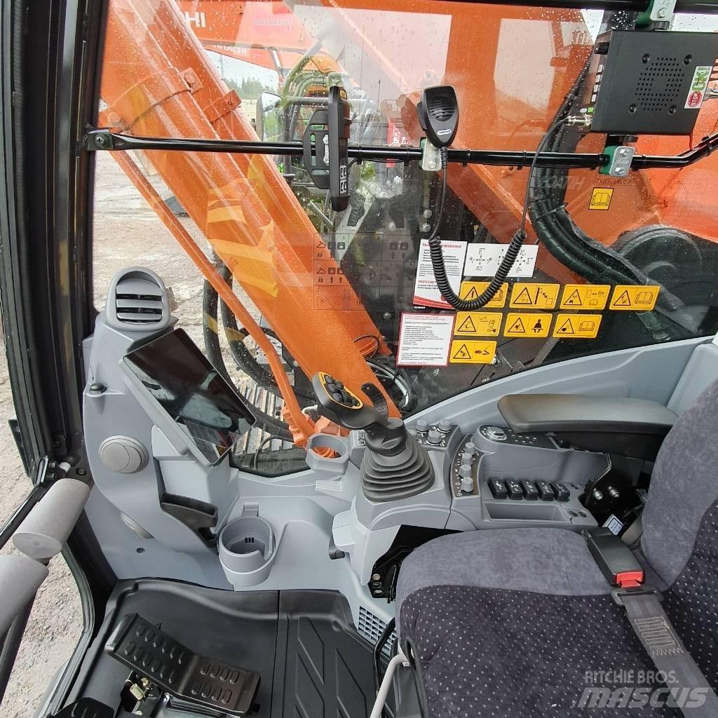 Hitachi ZX225USRLC-7 Kāpurķēžu ekskavatori