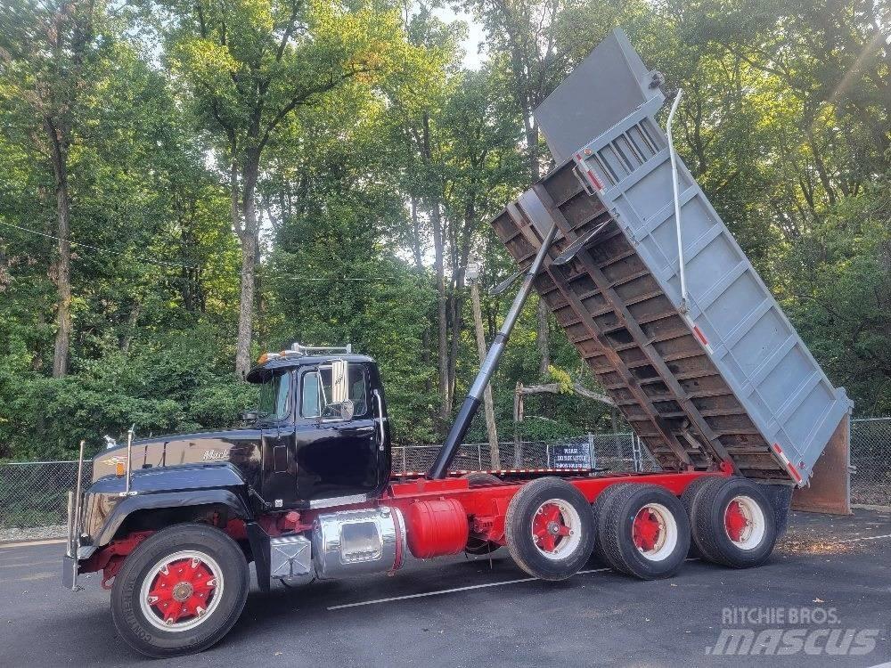 Mack RD688S Pašizgāzējs