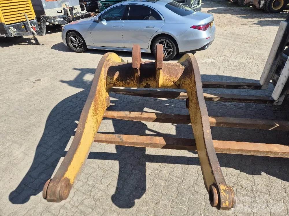 CAT 966G Iekrāvēji uz riteņiem