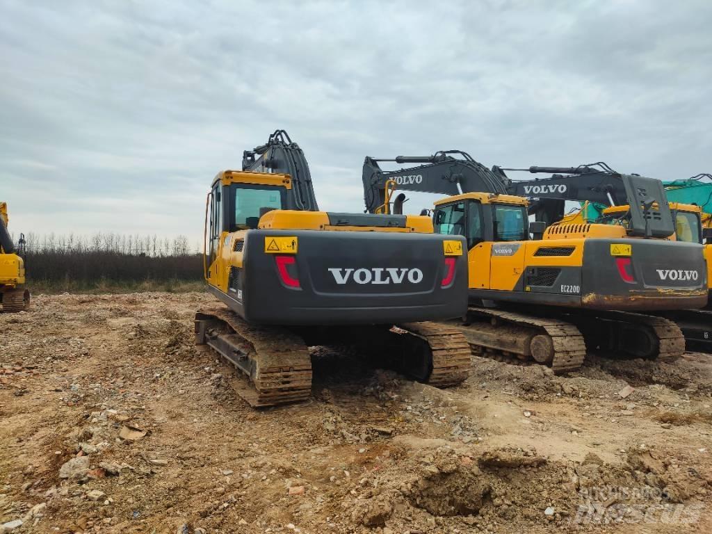 Volvo EC220D Kāpurķēžu ekskavatori