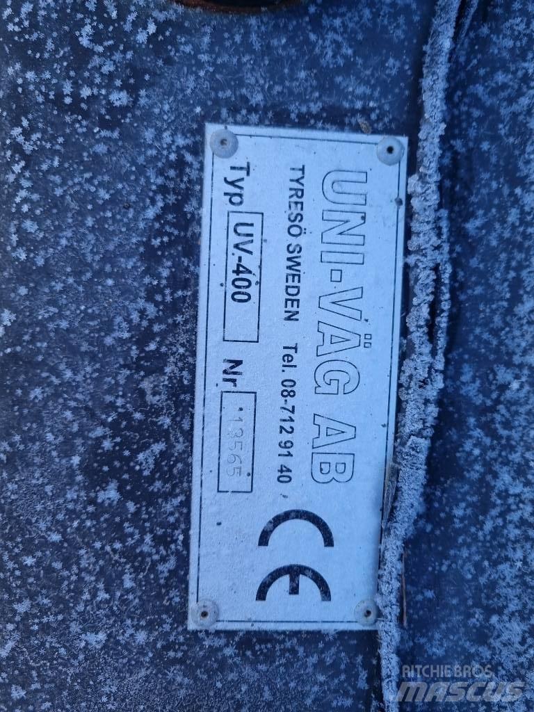 Uni-väg UV-400 Sniega traktori