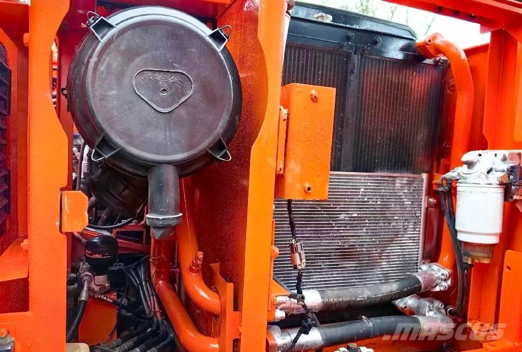 Doosan DX 140 Kāpurķēžu ekskavatori