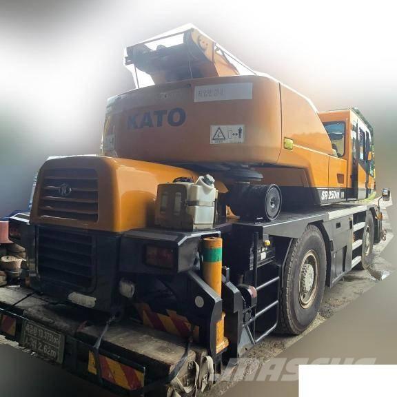 Kato KR 25 H V-3 Celtņi nelīdzenām virsmām