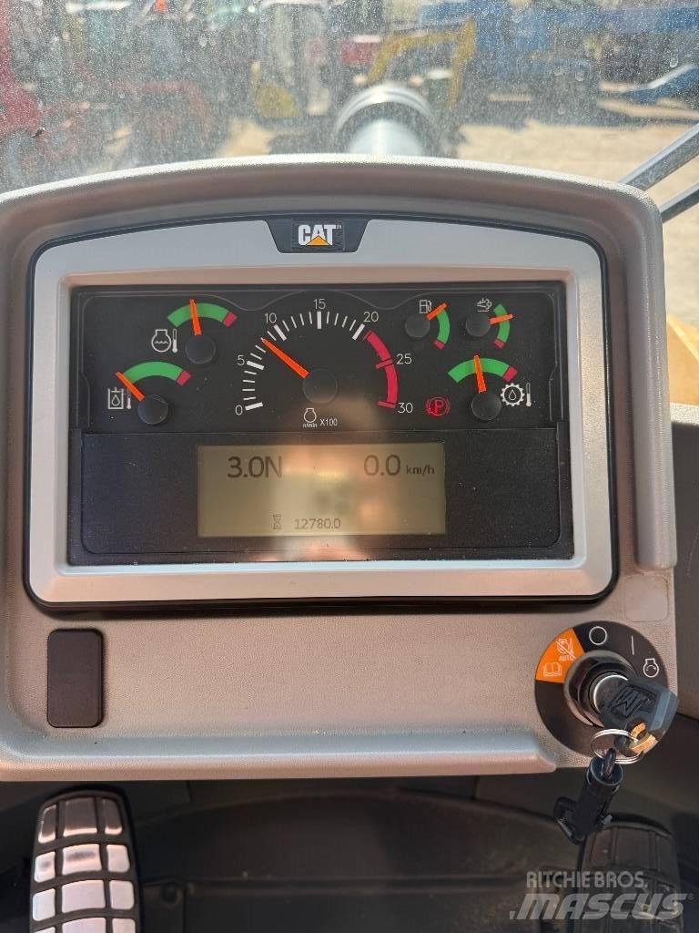 CAT 972 M Iekrāvēji uz riteņiem