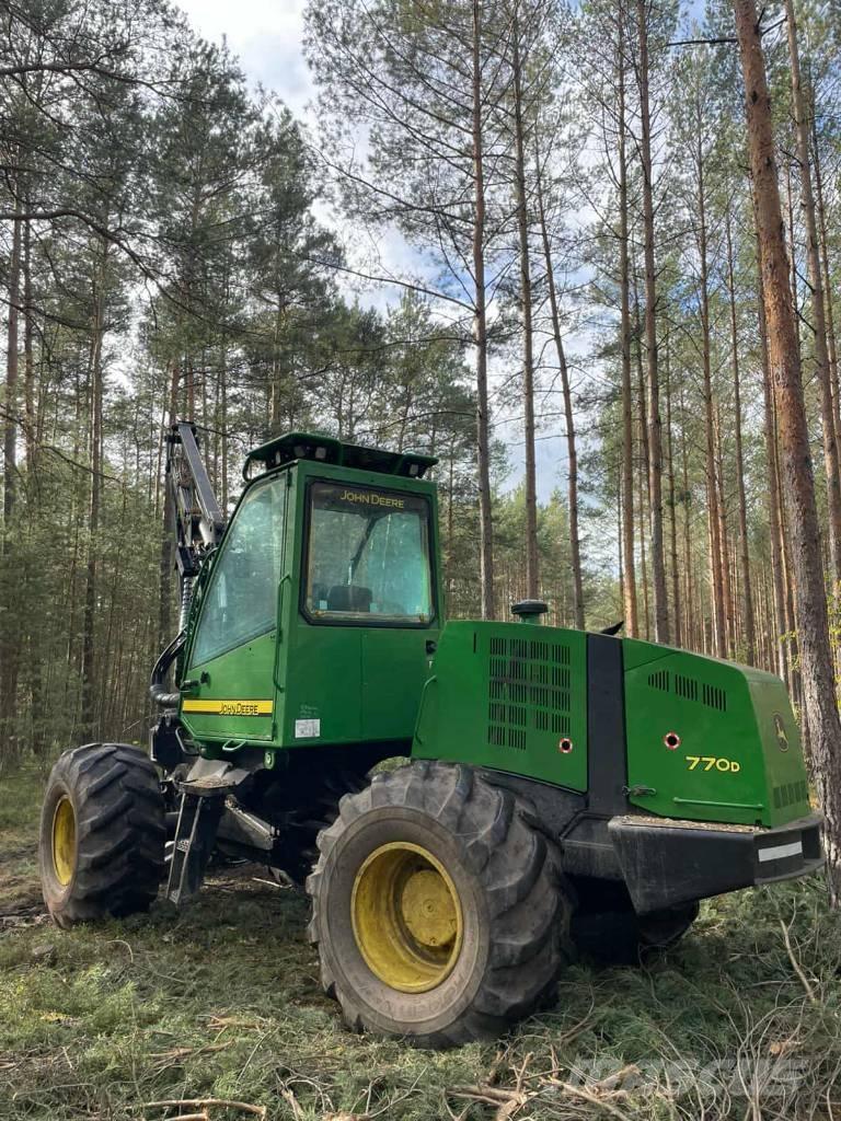 John Deere 770 D Harvesteri