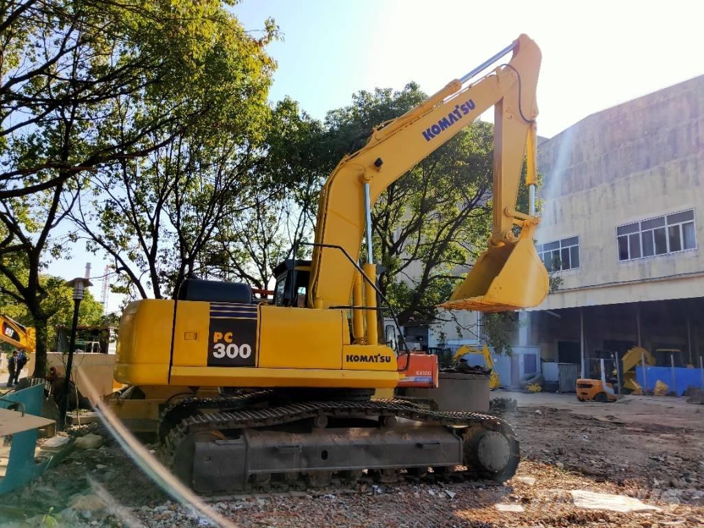 Komatsu PC300-7 Kāpurķēžu ekskavatori