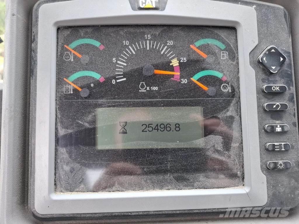 CAT 972k Iekrāvēji uz riteņiem