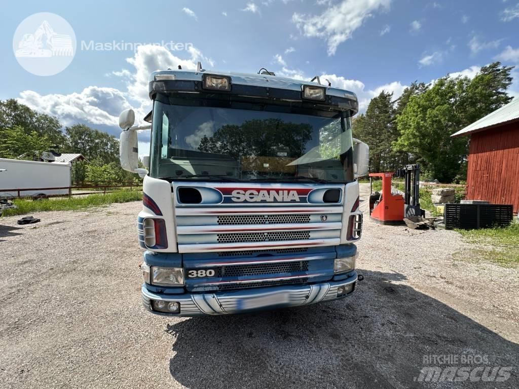 Scania P 114-380 Smagās mašīnas ar celtni