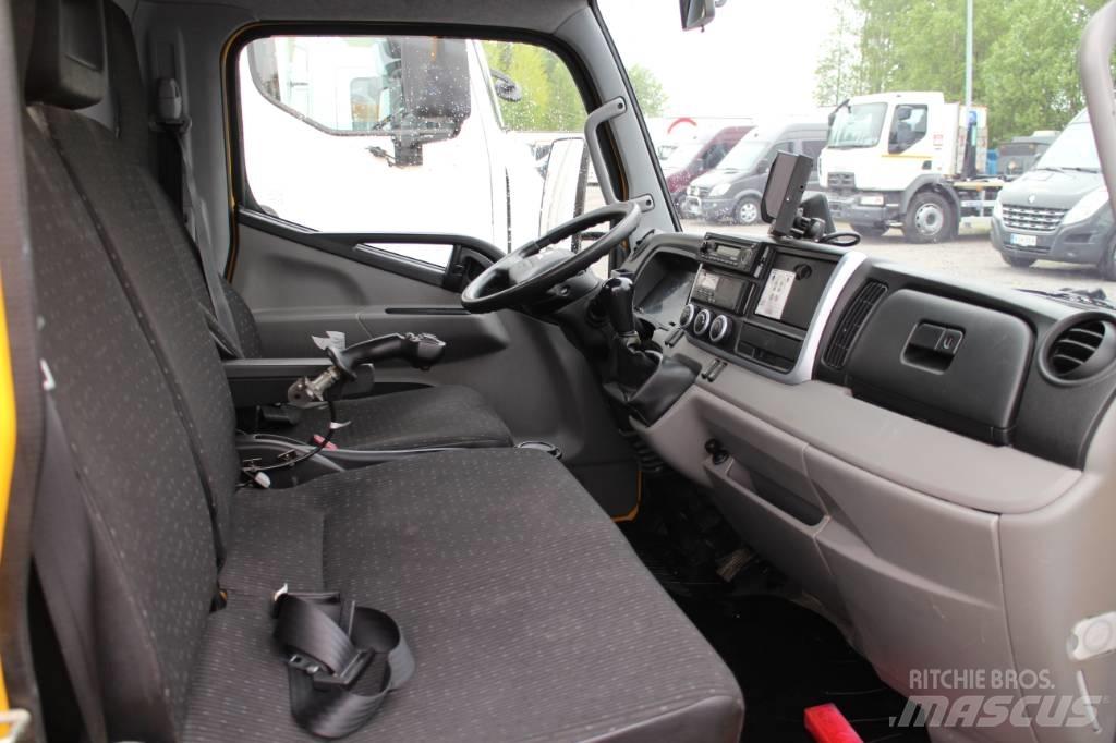 Fuso Canter 3.0 Treileri ar āķi