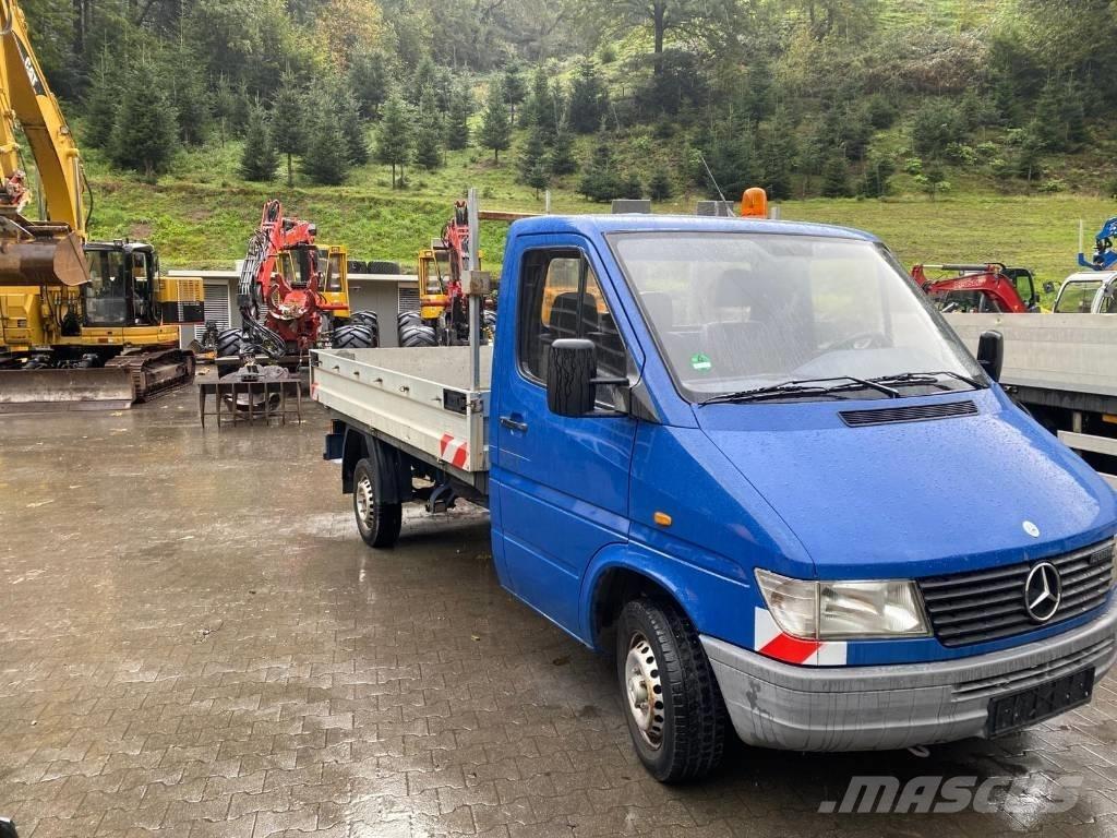 Mercedes-Benz 208 D Platformas/izkraušana no sāniem