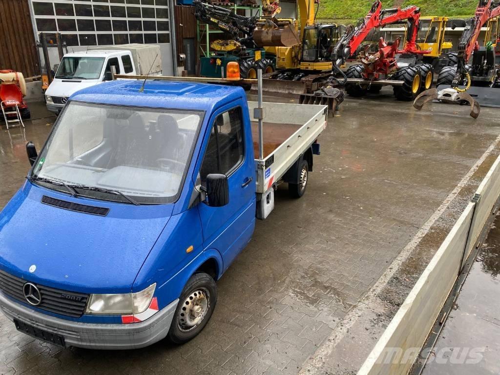 Mercedes-Benz 208 D Platformas/izkraušana no sāniem