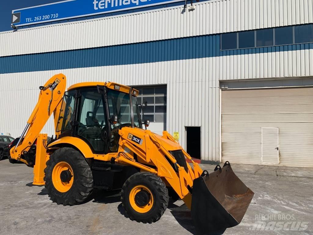 JCB 3 CX Ekskavatori uz riteņiem