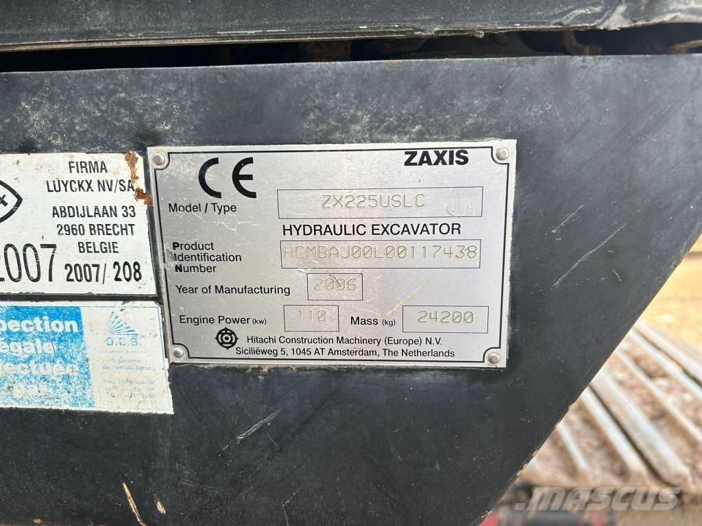 Hitachi ZX 225 Kāpurķēžu ekskavatori