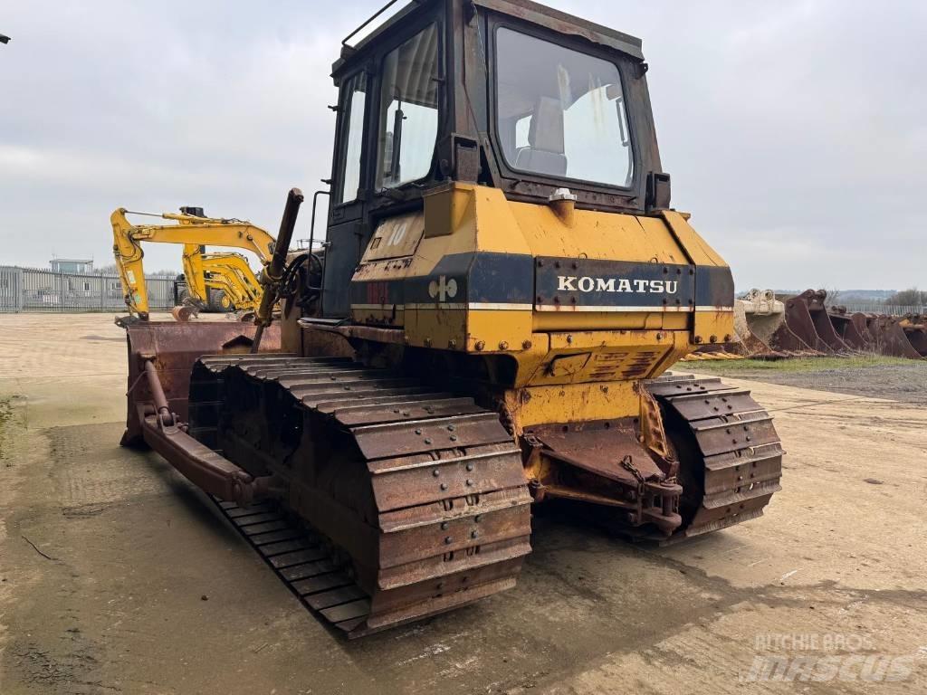 Komatsu D63E-1 Kāpurķēžu buldozeri