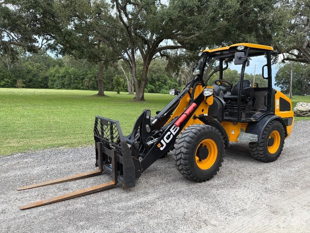 JCB 407 Iekrāvēji uz riteņiem