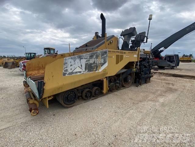 CAT AP1055E Asfalta klājēji