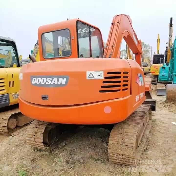 Doosan DH70-7 Kāpurķēžu ekskavatori