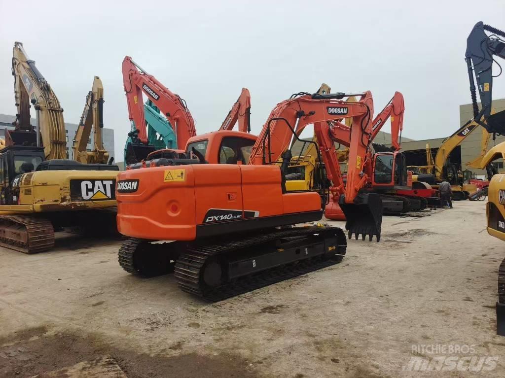 Doosan DX 140 Kāpurķēžu ekskavatori