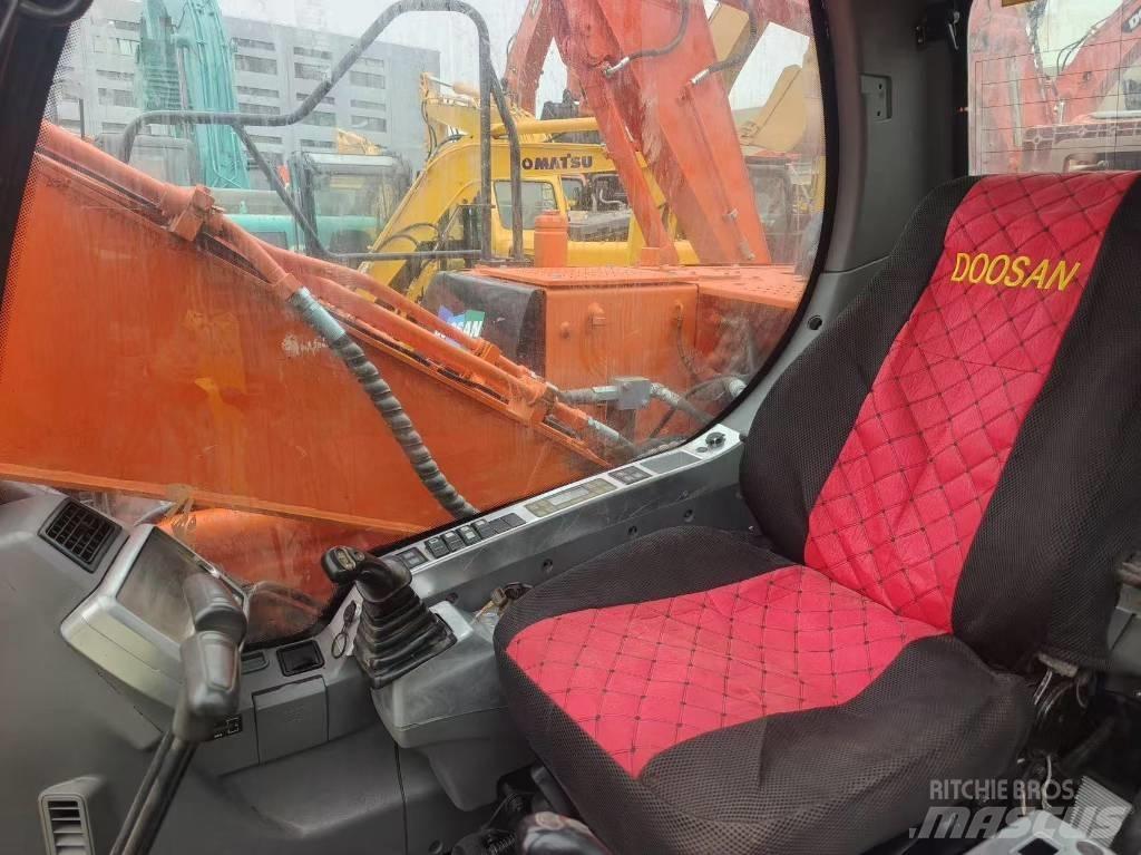 Doosan DX 140 Kāpurķēžu ekskavatori
