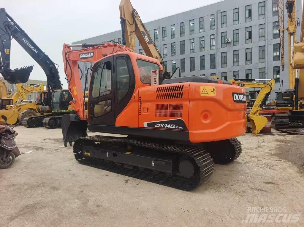 Doosan DX 140 Kāpurķēžu ekskavatori