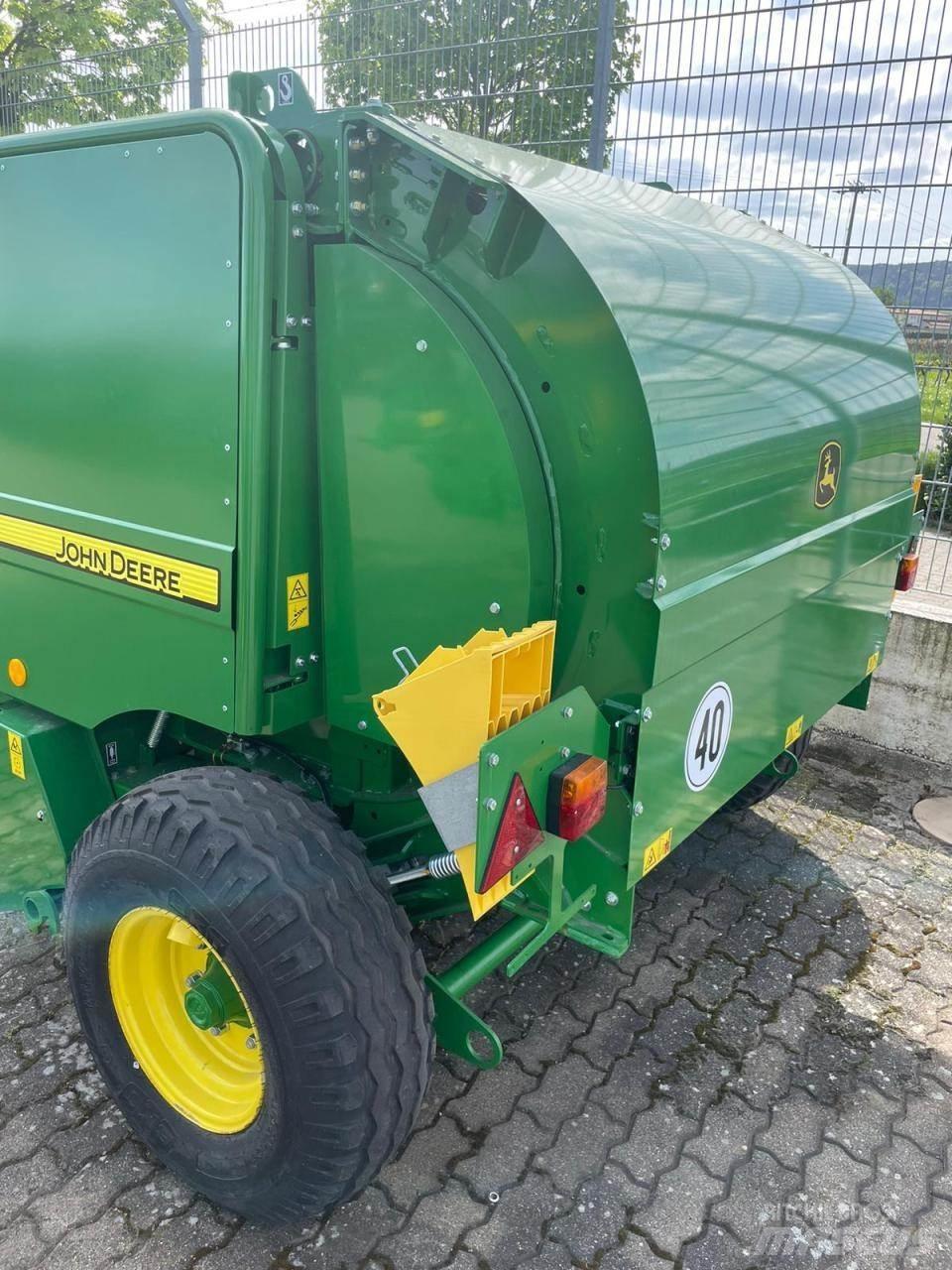 John Deere F440E Rituļu preses