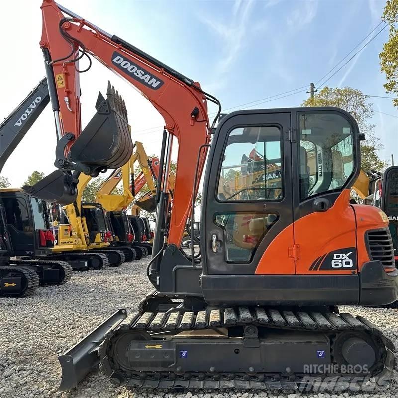 Doosan DX 60 Kāpurķēžu ekskavatori