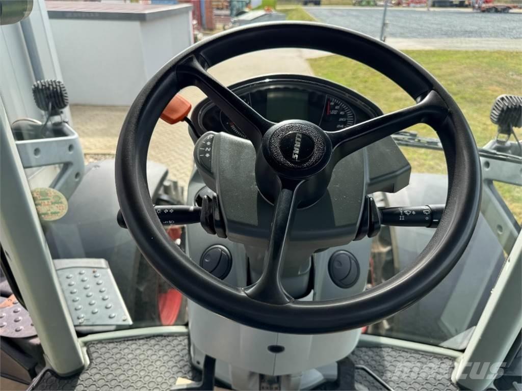 CLAAS Axion 850 Traktori