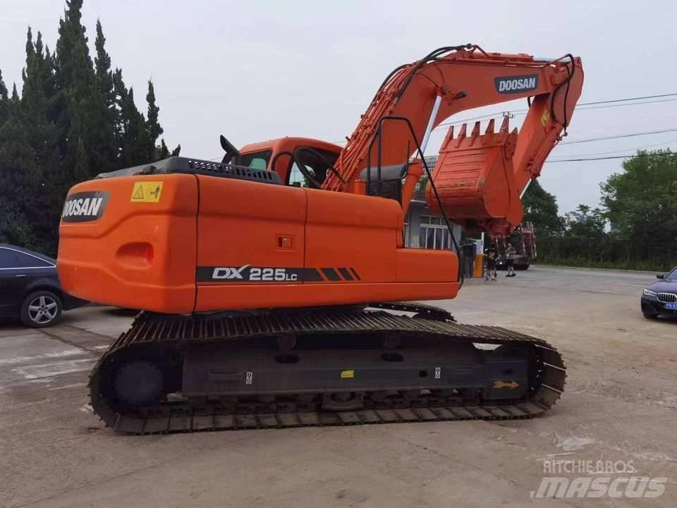Doosan dx225 Kāpurķēžu ekskavatori