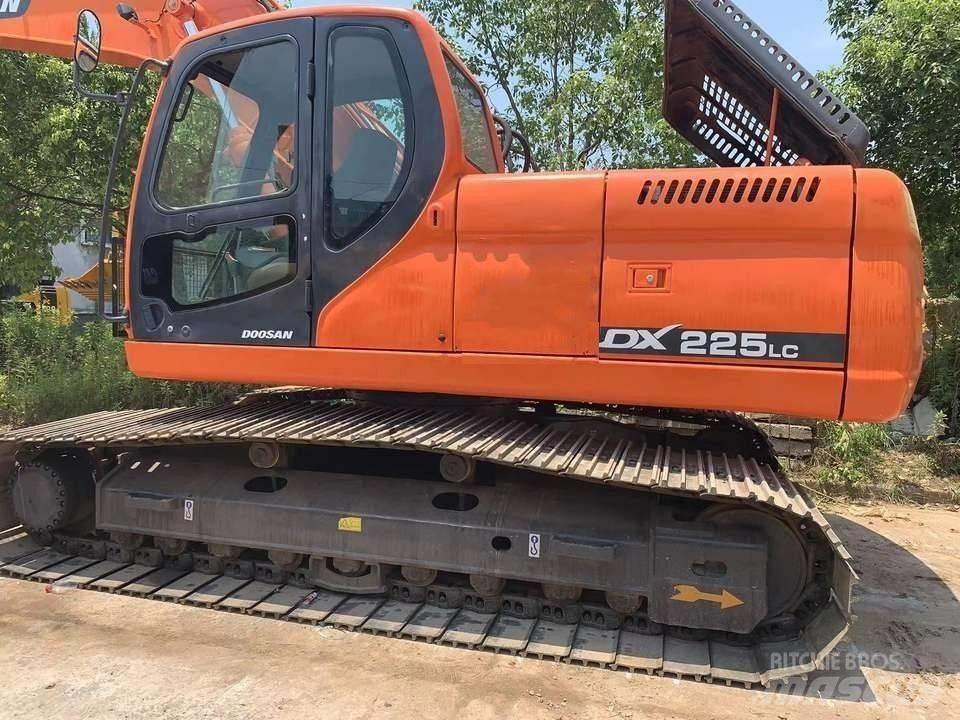 Doosan dx225 Kāpurķēžu ekskavatori