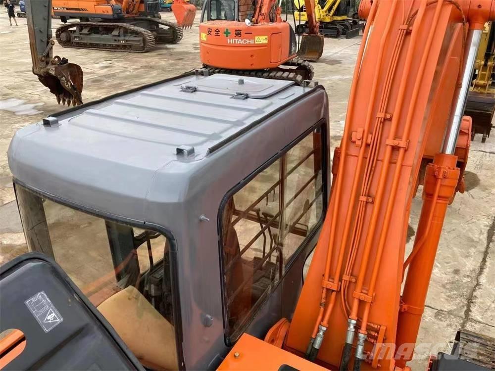 Hitachi EX 1200 Kāpurķēžu ekskavatori