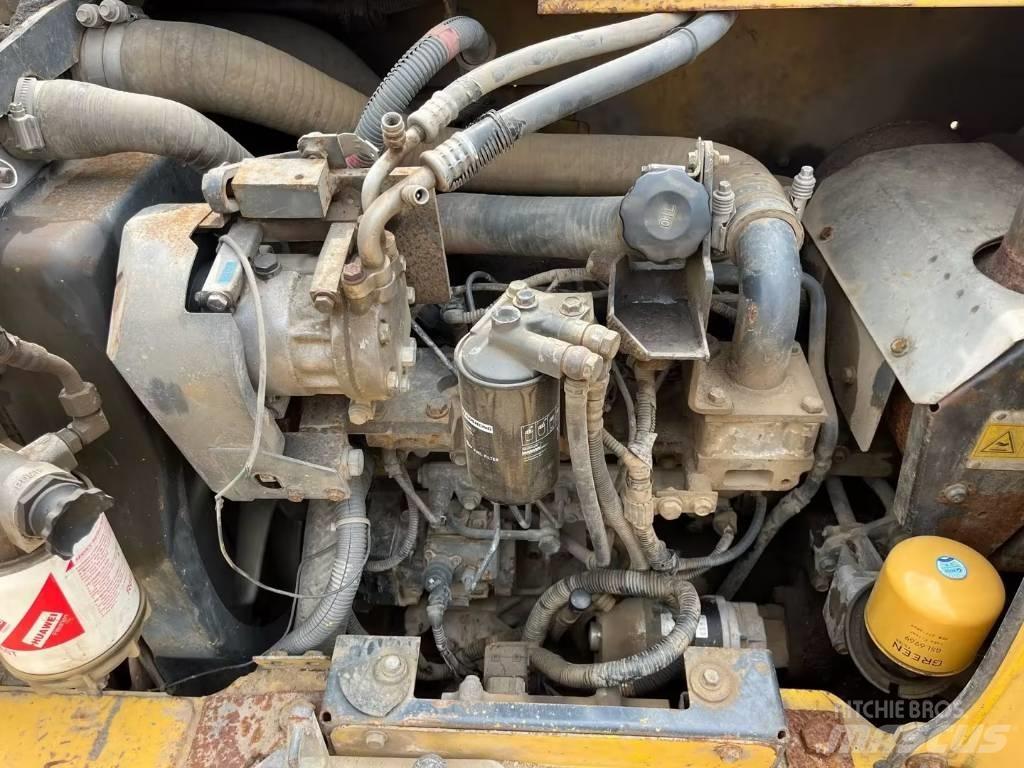 Komatsu PC70-8加长臂 Kāpurķēžu ekskavatori