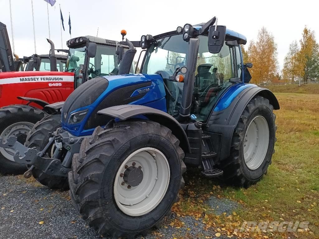 Valtra N174 E versu Traktori