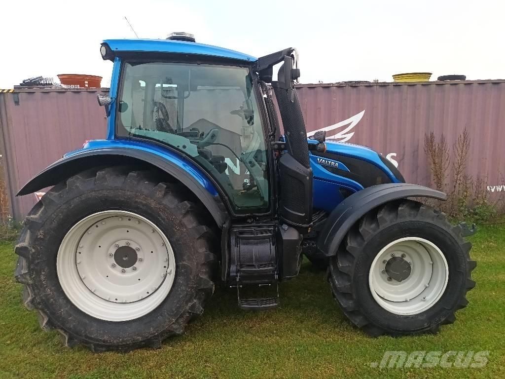 Valtra N174 E versu Traktori