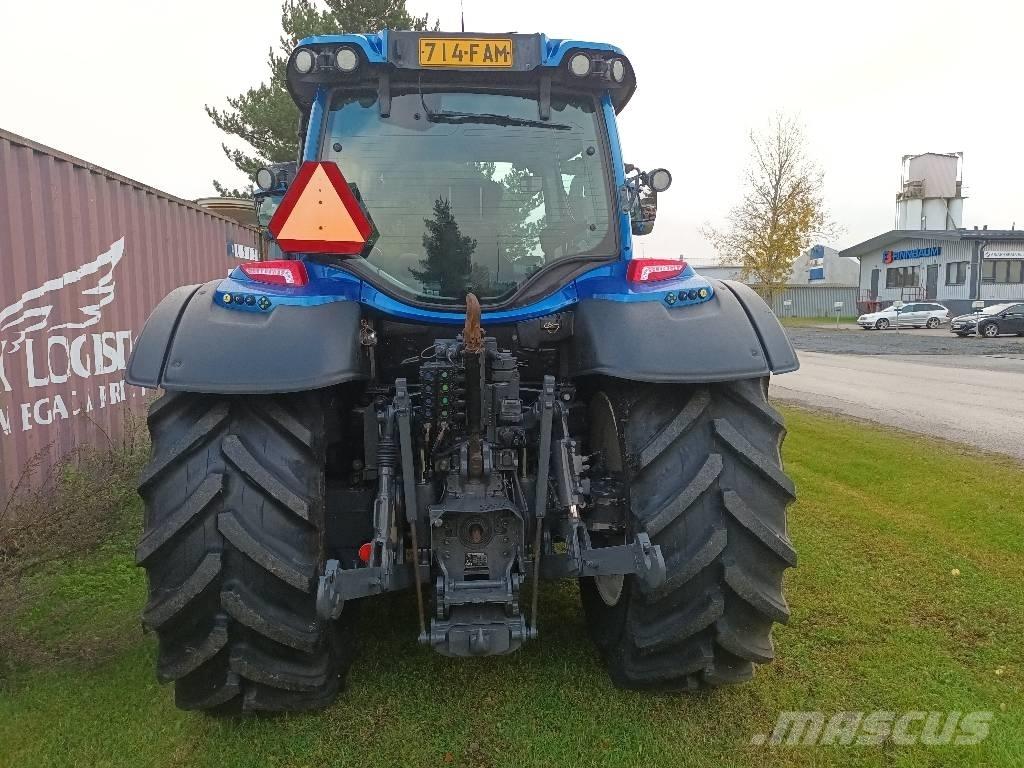 Valtra N174 E versu Traktori