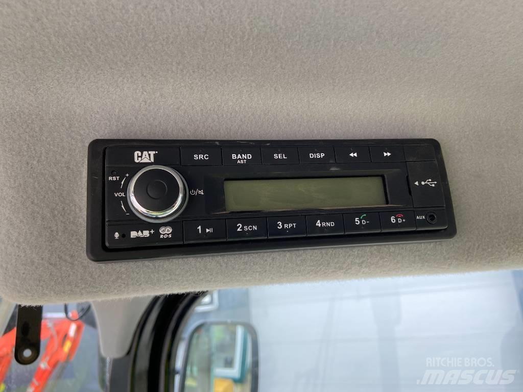 CAT 906 Iekrāvēji uz riteņiem