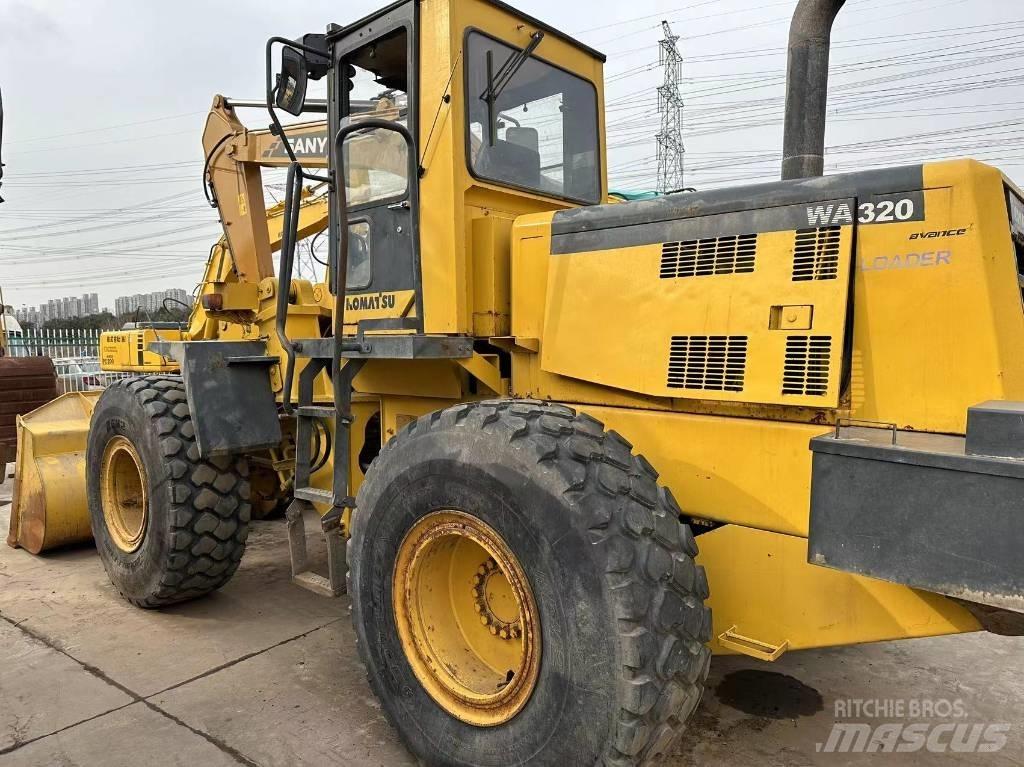 Komatsu WA 320 Iekrāvēji uz riteņiem
