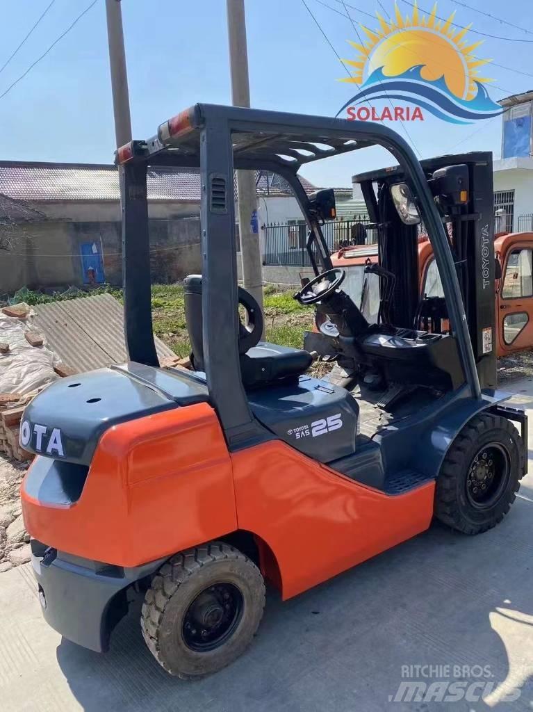 Toyota FD25 Tehnika ar dīzeļa dzinēju