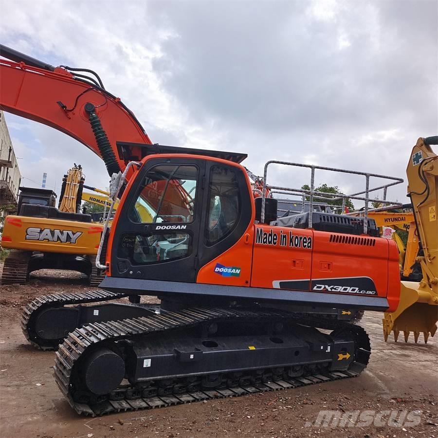 Doosan DX 300 LCA Kāpurķēžu ekskavatori