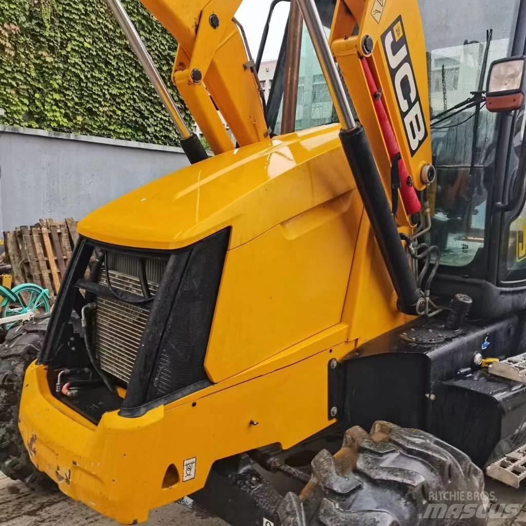JCB 3 CX Ekskavatori-iekrāvēji