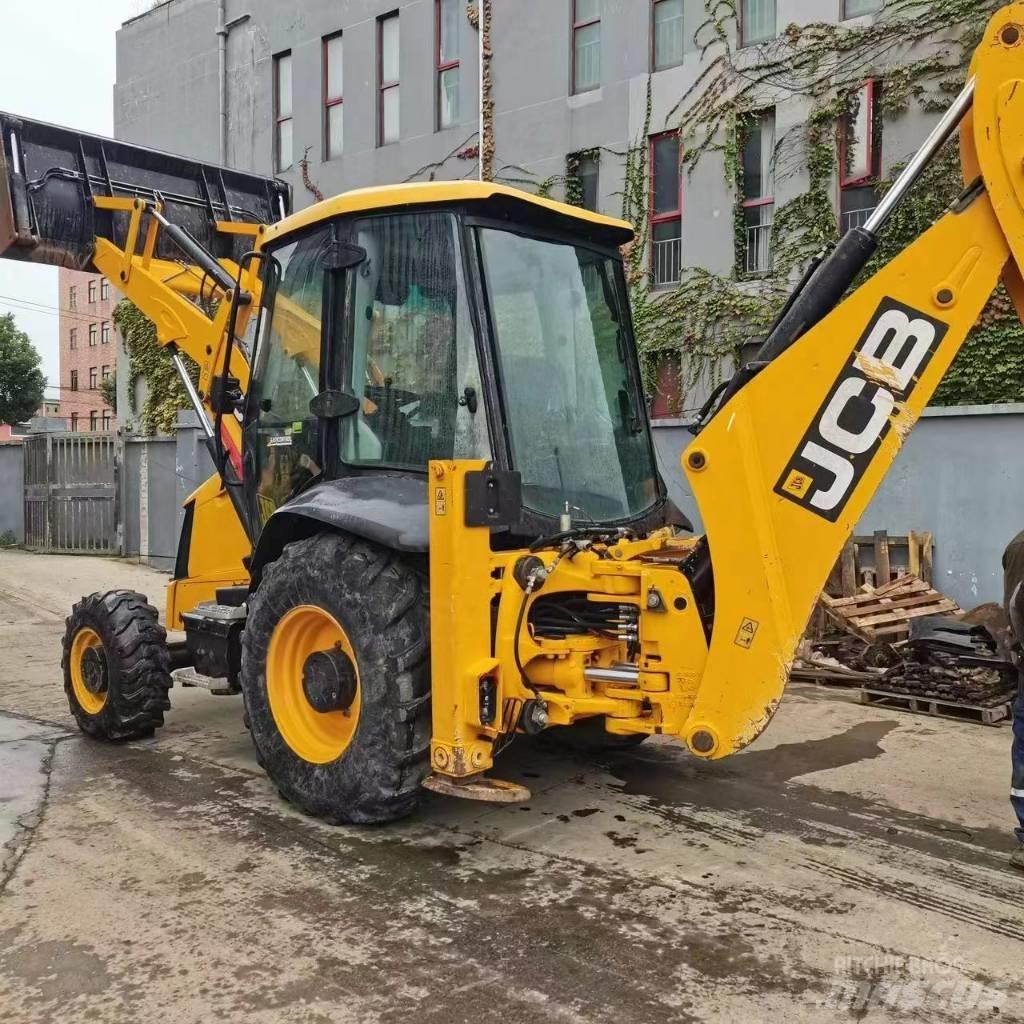 JCB 3 CX Ekskavatori-iekrāvēji