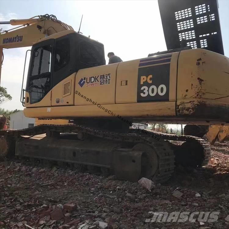 Komatsu 300 Kāpurķēžu ekskavatori