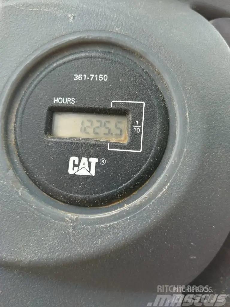 CAT CP 44 Vienvalča grunts veltņi
